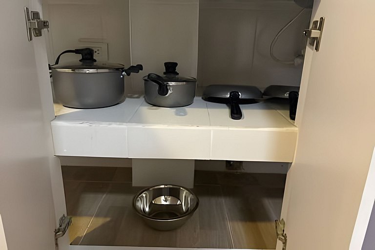Urban Oasis 2BR | Full Kitchen & AC - Gourmet Zone
