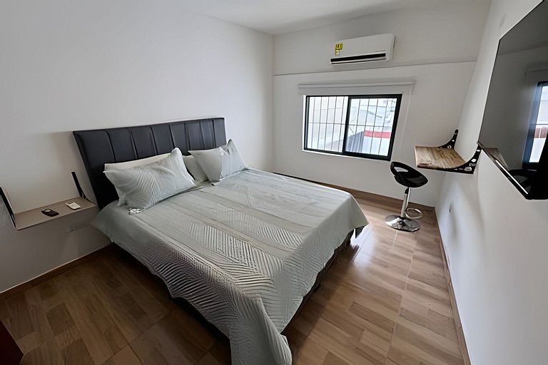 Stylish 2BR Apartment | High-Speed WiFi & AC