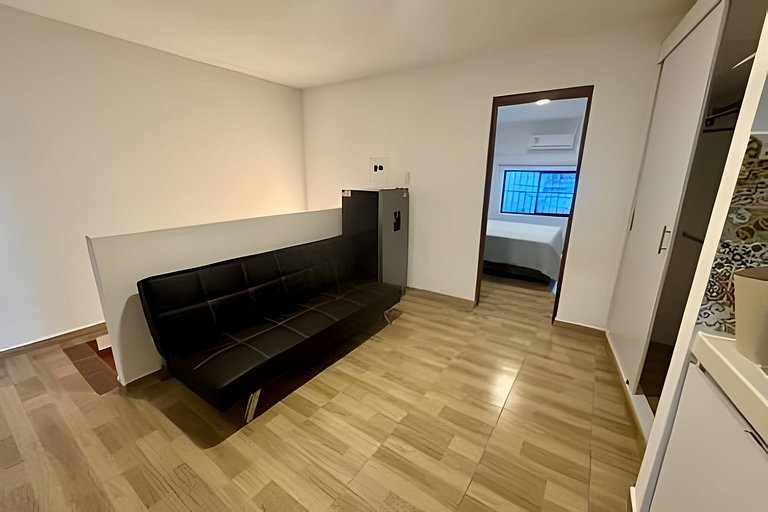 Stylish 2BR Apartment | High-Speed WiFi & AC