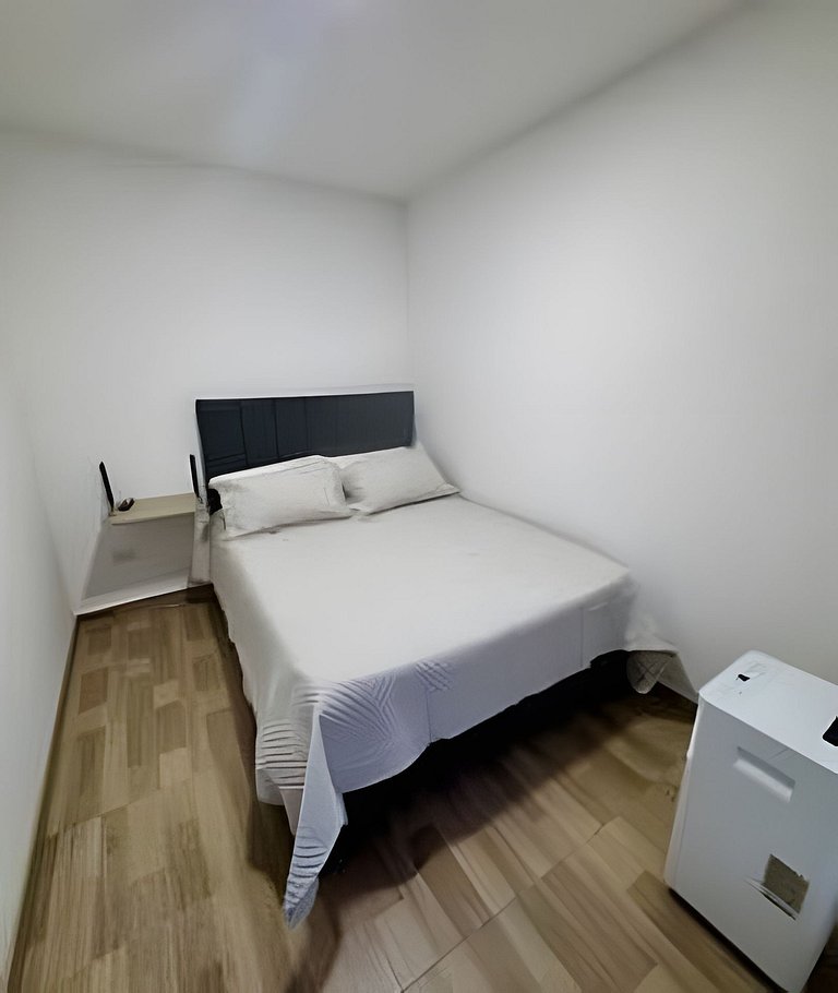 Stylish 2BR Apartment | High-Speed WiFi & AC