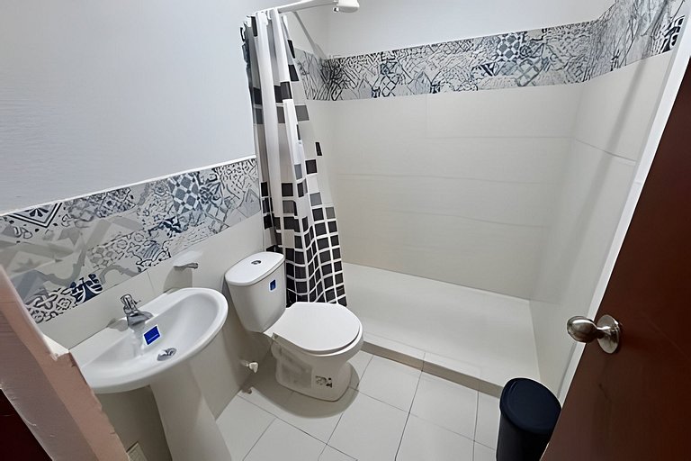 Stylish 2BR Apartment | High-Speed WiFi & AC
