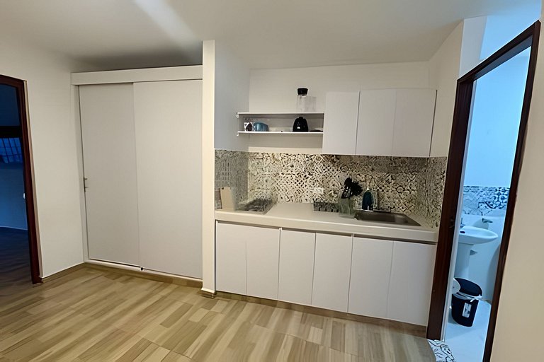 Stylish 2BR Apartment | High-Speed WiFi & AC