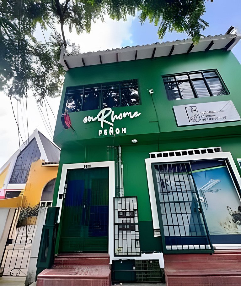 Stylish 2BR Apartment | High-Speed WiFi & AC