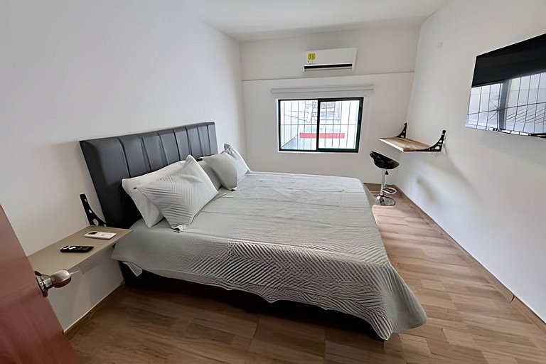 Stylish 2BR Apartment | High-Speed WiFi & AC