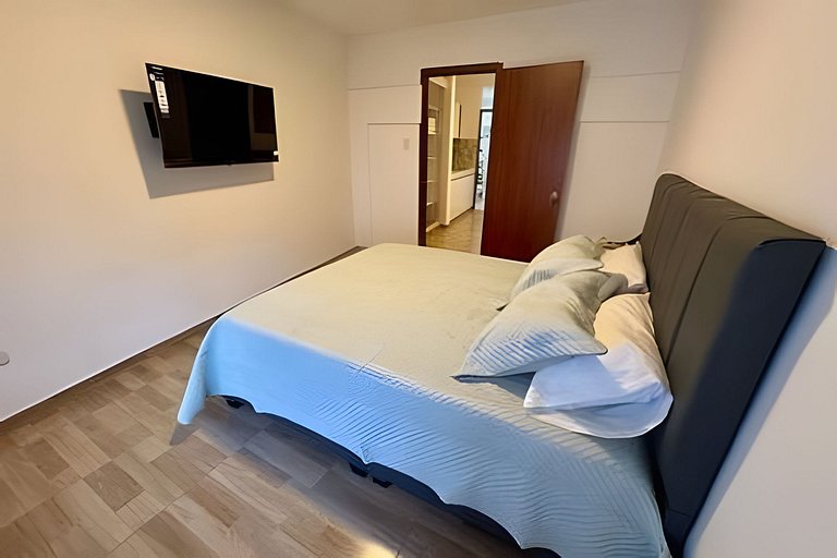 Stylish 2BR Apartment | High-Speed WiFi & AC
