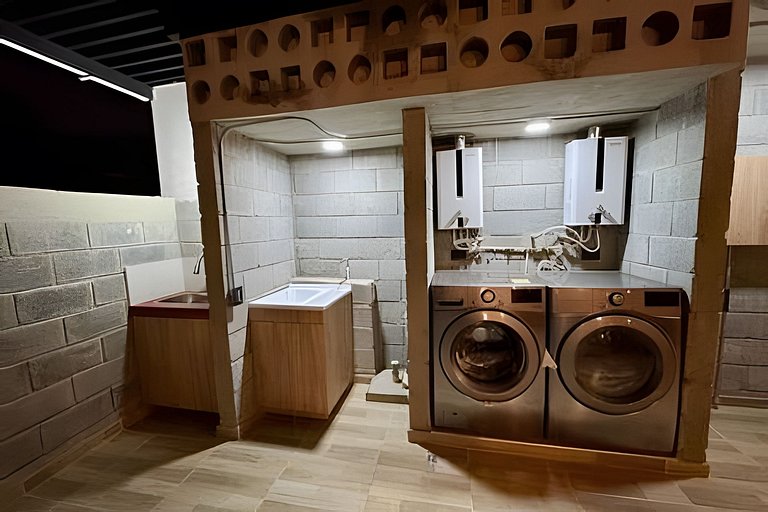 Design Room con Vista Exterior | Granada Norte
