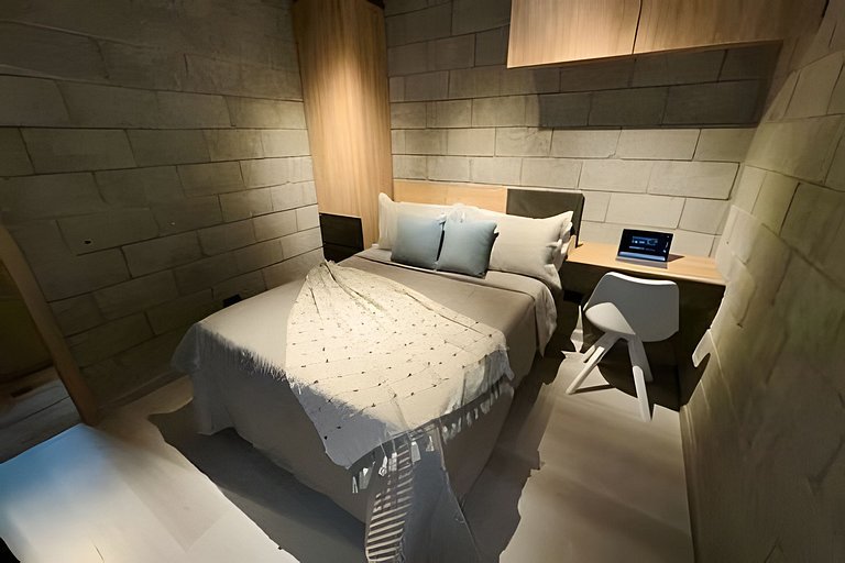 Industrial Style Room | Quiet & Central | Granada