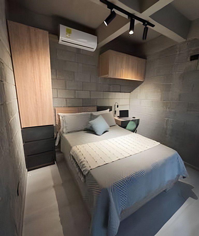 Industrial Style Room | Quiet & Central | Granada