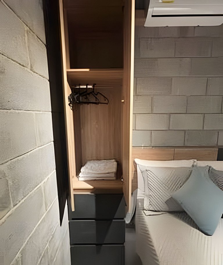 Industrial Style Room | Quiet & Central | Granada