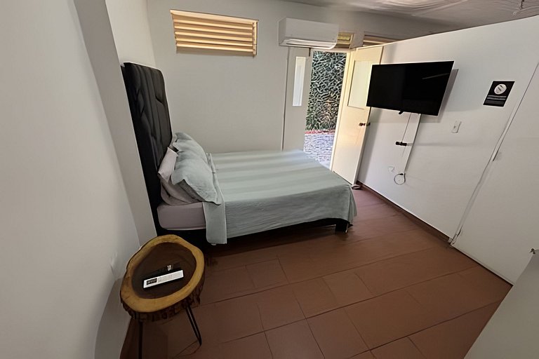 La Terraza Studio | AC + Wi-Fi + Kitchen