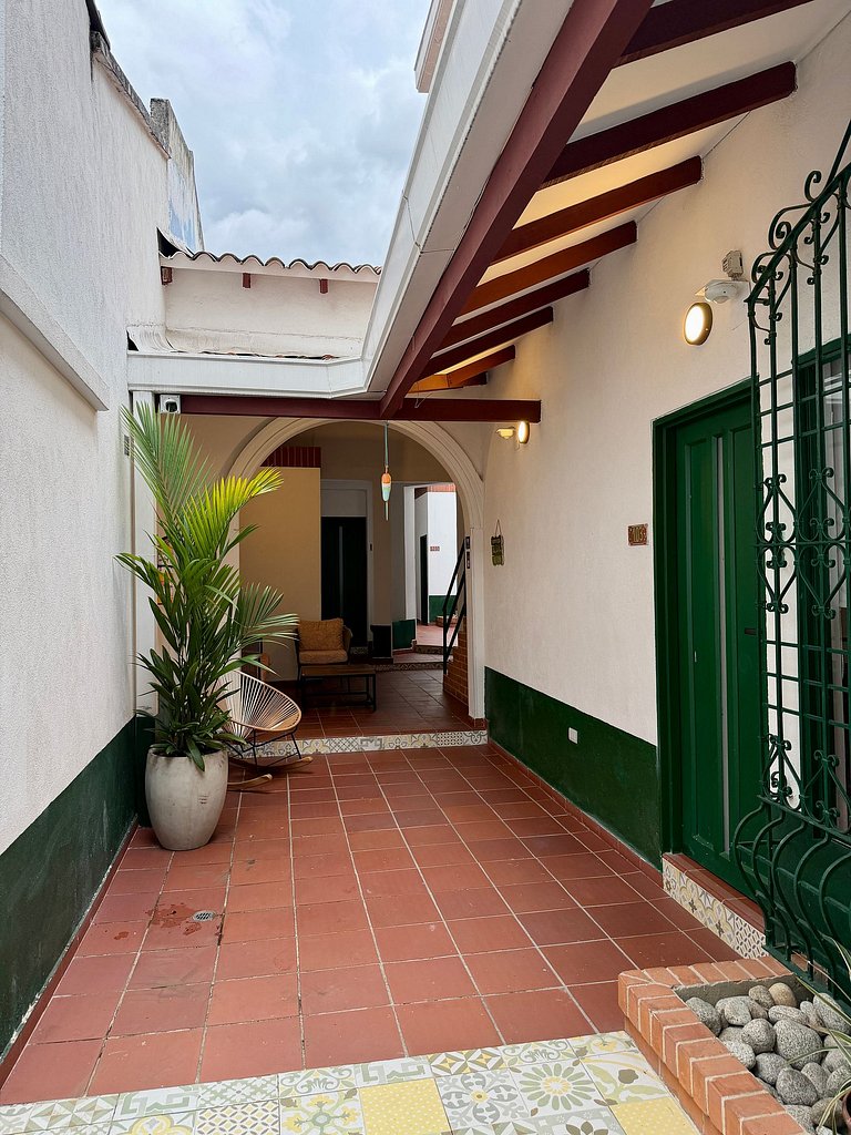 Urban Oasis 2BR | Full Kitchen & AC - Gourmet Zone