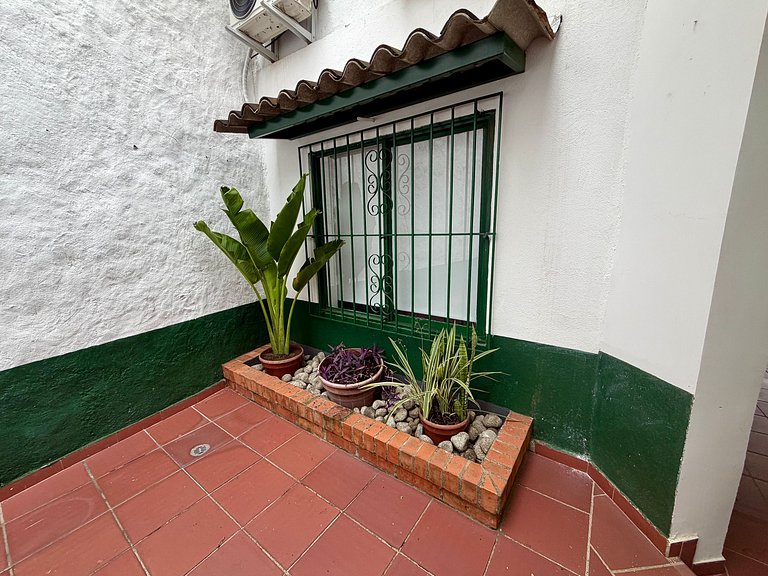 Urban Oasis 2BR | Full Kitchen & AC - Gourmet Zone