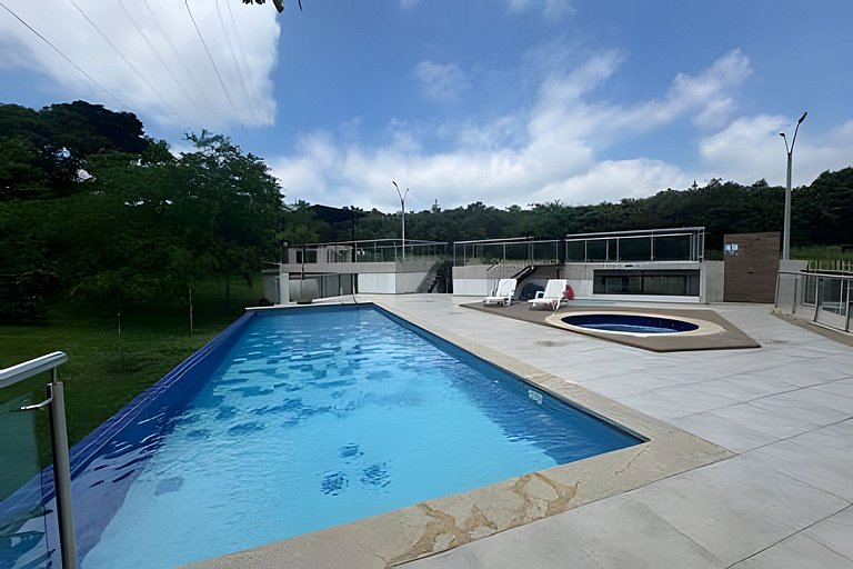 Moderno Loft Pance / Vista a la Naturaleza & Pool