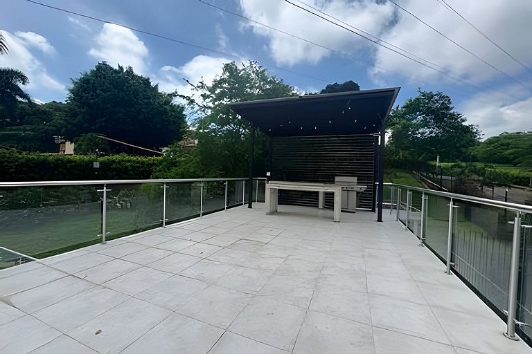 Moderno Loft Pance / Vista a la Naturaleza & Pool